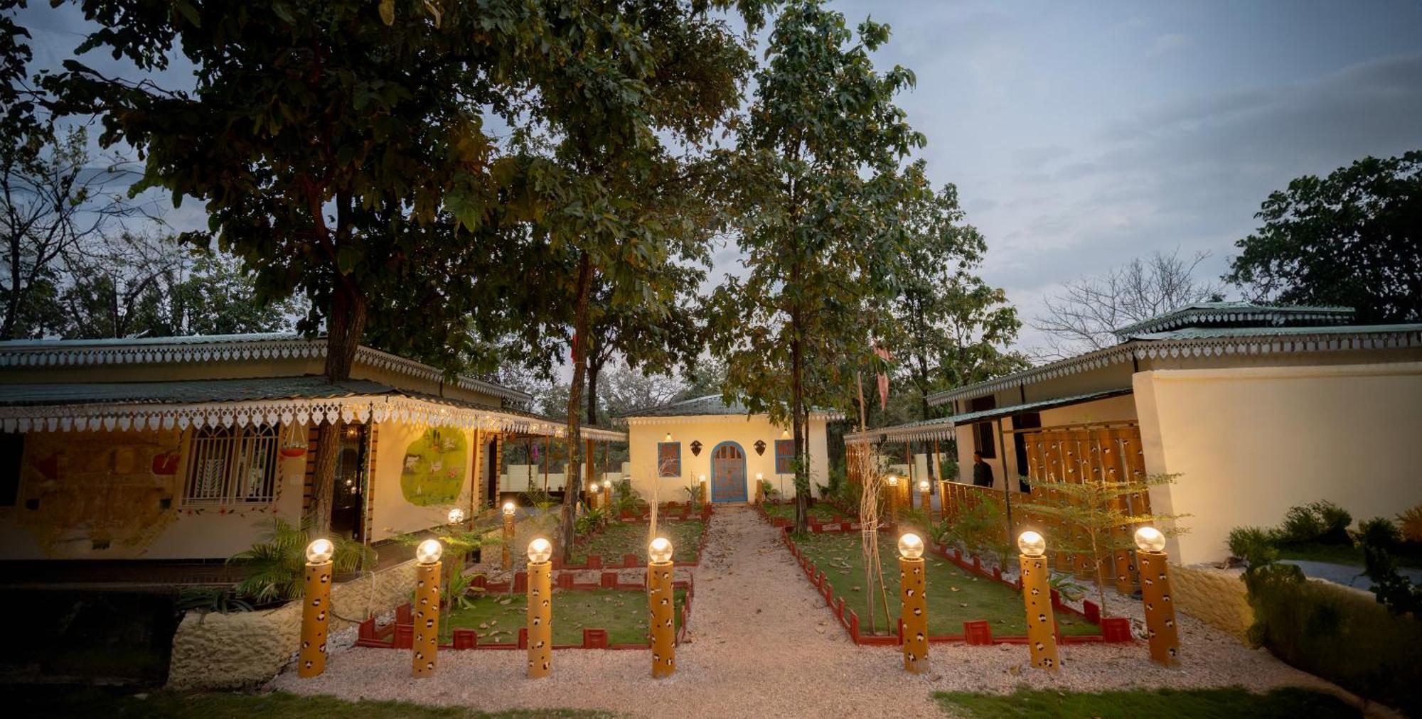 Palash The Jungle Resort Gondia Bagian luar foto
