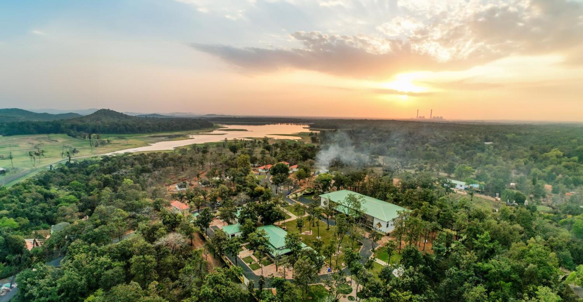 Palash The Jungle Resort Gondia Bagian luar foto
